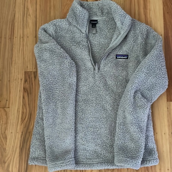 Patagonia Sweaters - Women’s Patagonia Fleece Half zip pullover. Almost new